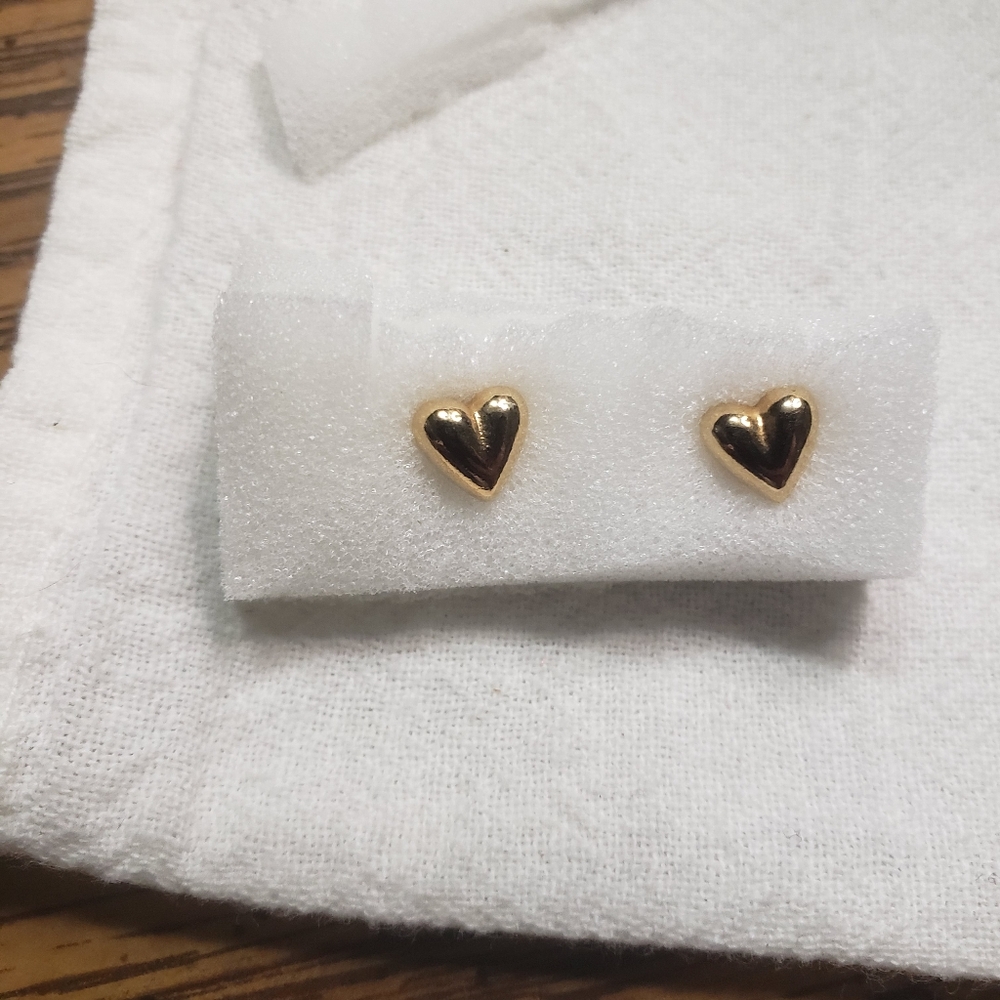 Beautiful Vintage Sarah Coventry Goldtone Petite Hearts Pierced Studs